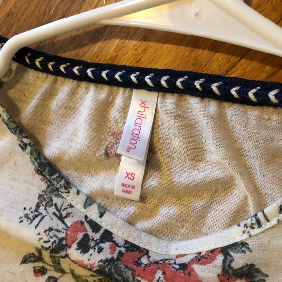 Floral Blouse With Lace bottom - Picture 2 of 3